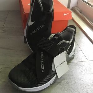New Nike Metcon 7 Flyease